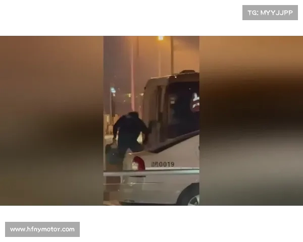 接机球迷吐槽詹姆斯:不看我们一眼就急匆匆离开让人失望 接机球迷吐槽詹姆斯:不看我们一眼就急匆匆离开让人失望